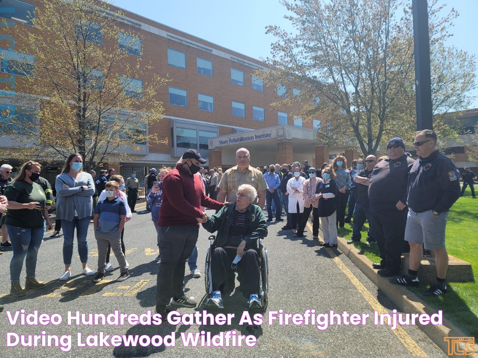 VIDEO Hundreds gather as firefighter injured during Lakewood wildfire