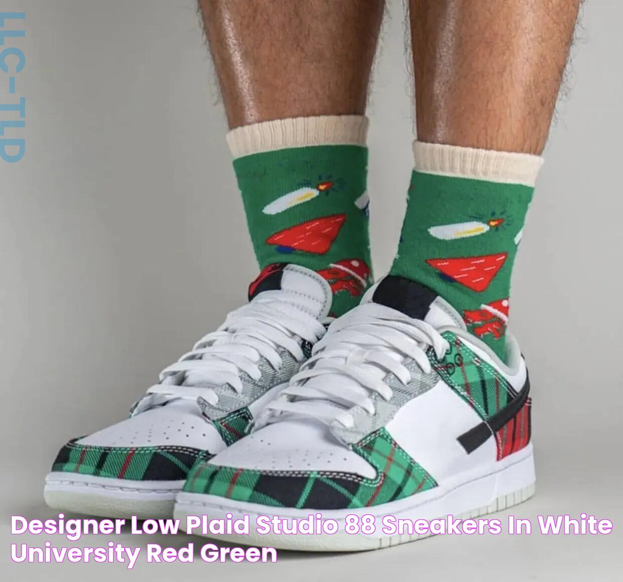 Stylish Patterns Of Dunks Plaid: A Trendsetter's Guide