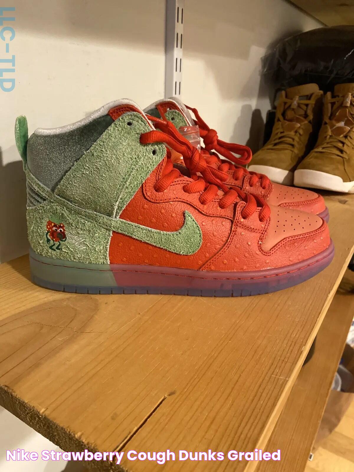 Nike Strawberry Cough Dunks Grailed