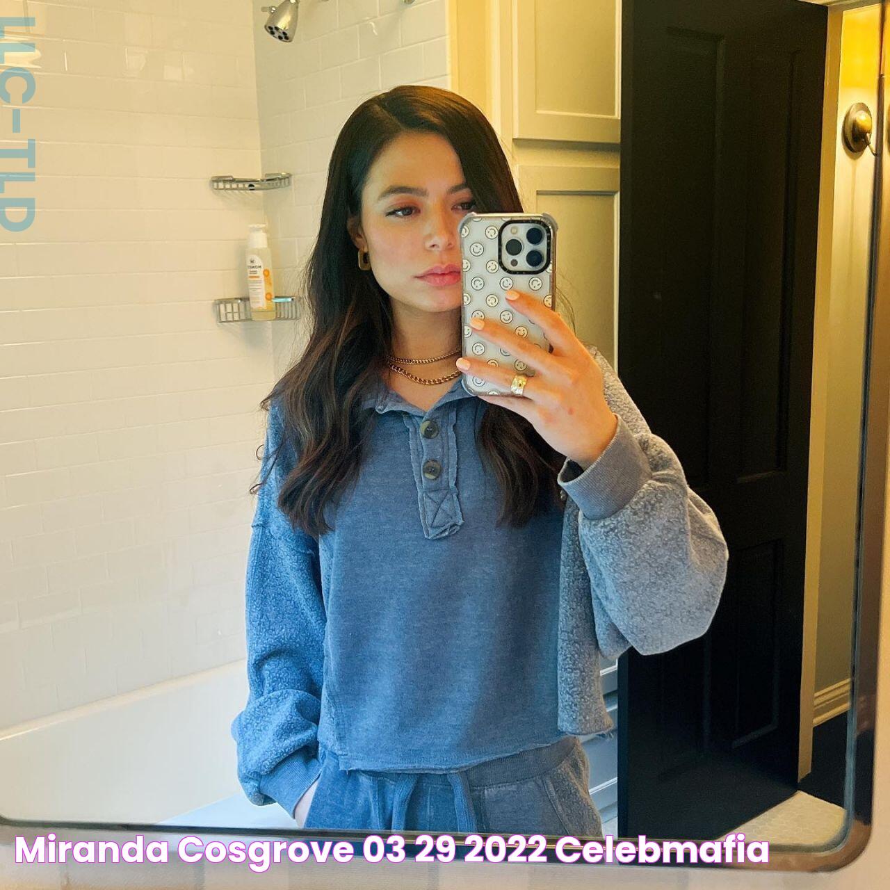 Miranda Cosgrove 03/29/2022 • CelebMafia