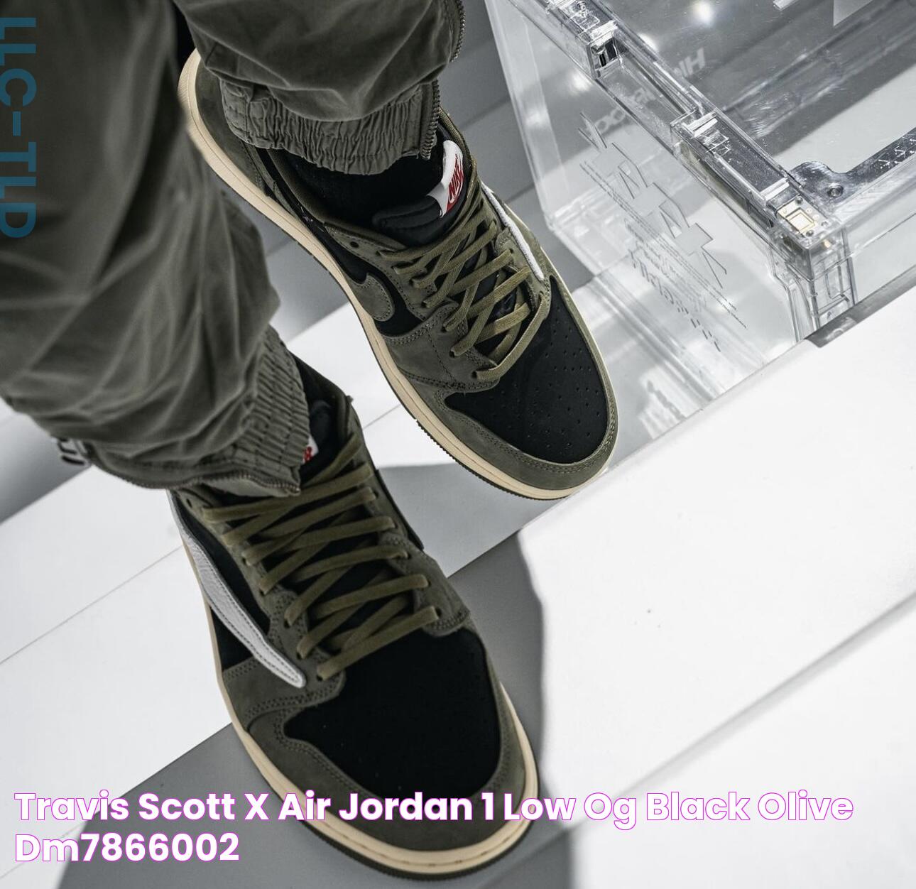 Travis Scott x Air Jordan 1 Low OG Black Olive DM7866002